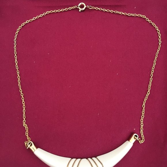 Stylish Cute Women's Necklace - Picture 3 of 4